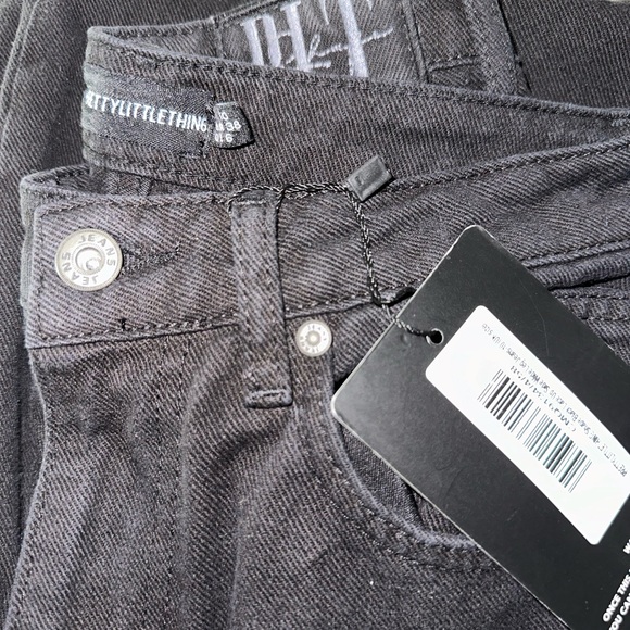 PRETTY LITTLE THING BLACK LACE UP WIDE LEFT JEANS (SHAPE) - Picture 2 of 5